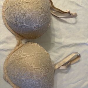 Victoria’s Secret Beige Lace T-Shirt Bra - Women's Intimates